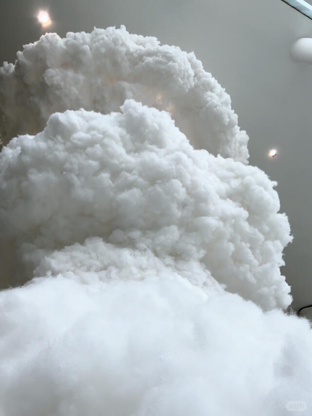 Conquering an 8-meter tall large-scale cloud art installation.