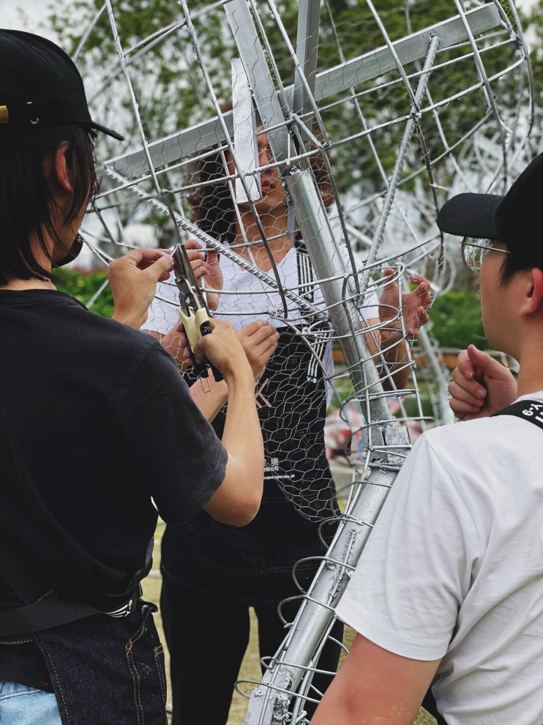 Floral Chengdu | Cross-Border Installation Art | Preparing the Floral Sculpture image 7