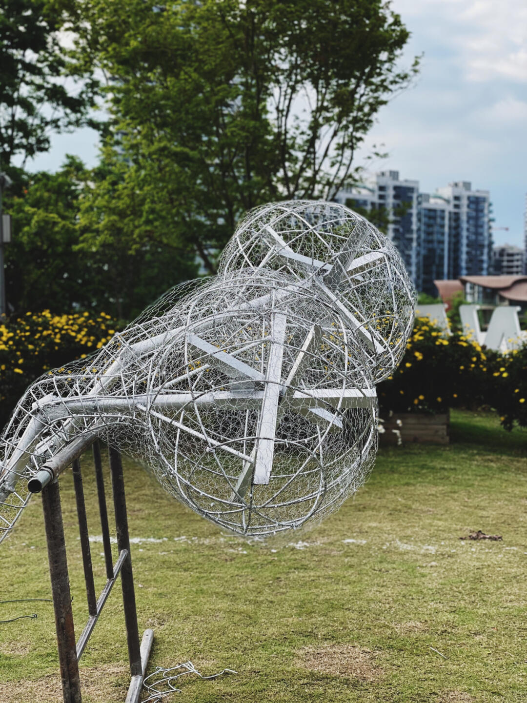 Floral Chengdu | Cross-Border Installation Art | Preparing the Floral Sculpture image 2