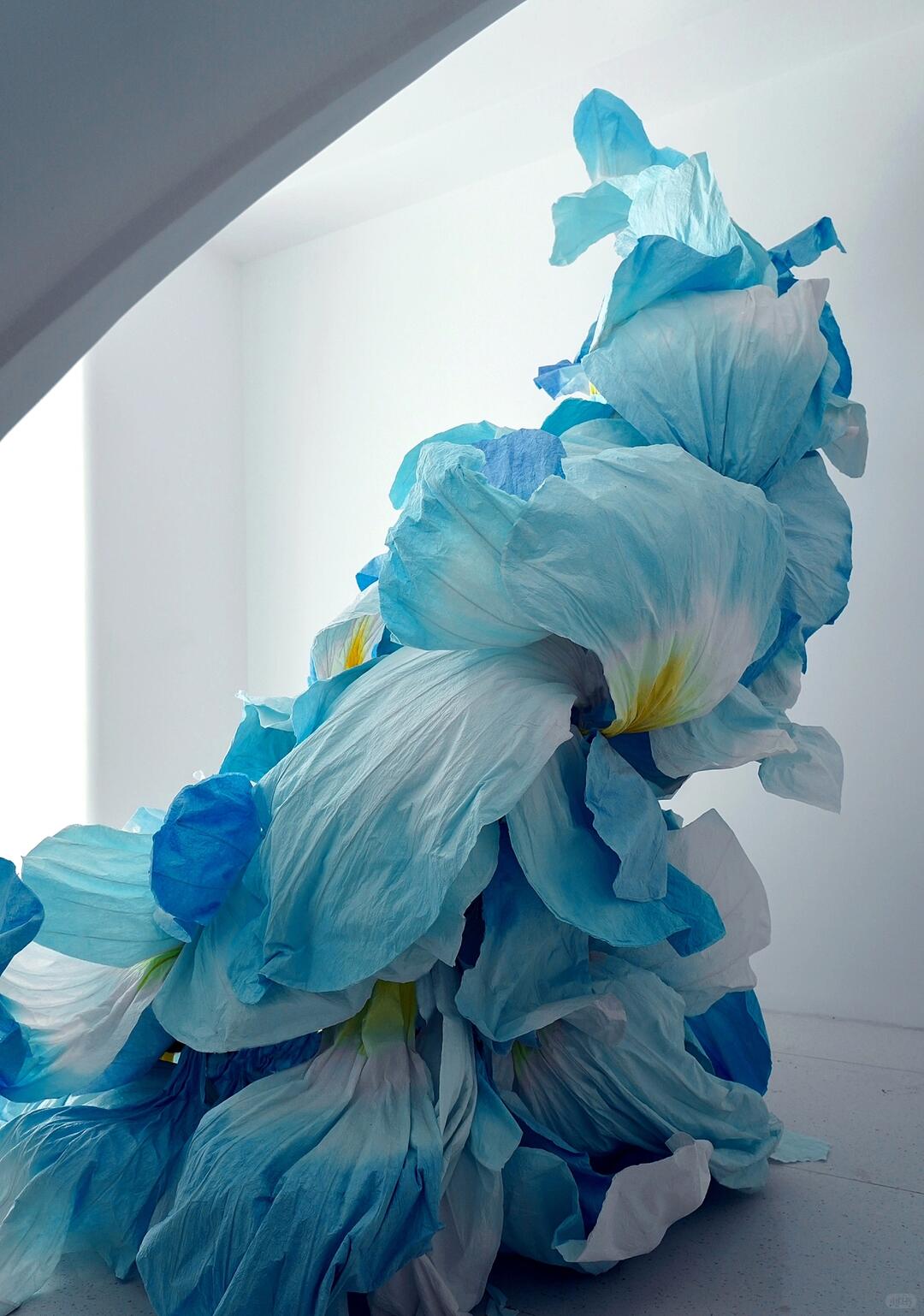 Art Installation | The Dance of Irises, Crisp Summer Hues image 2