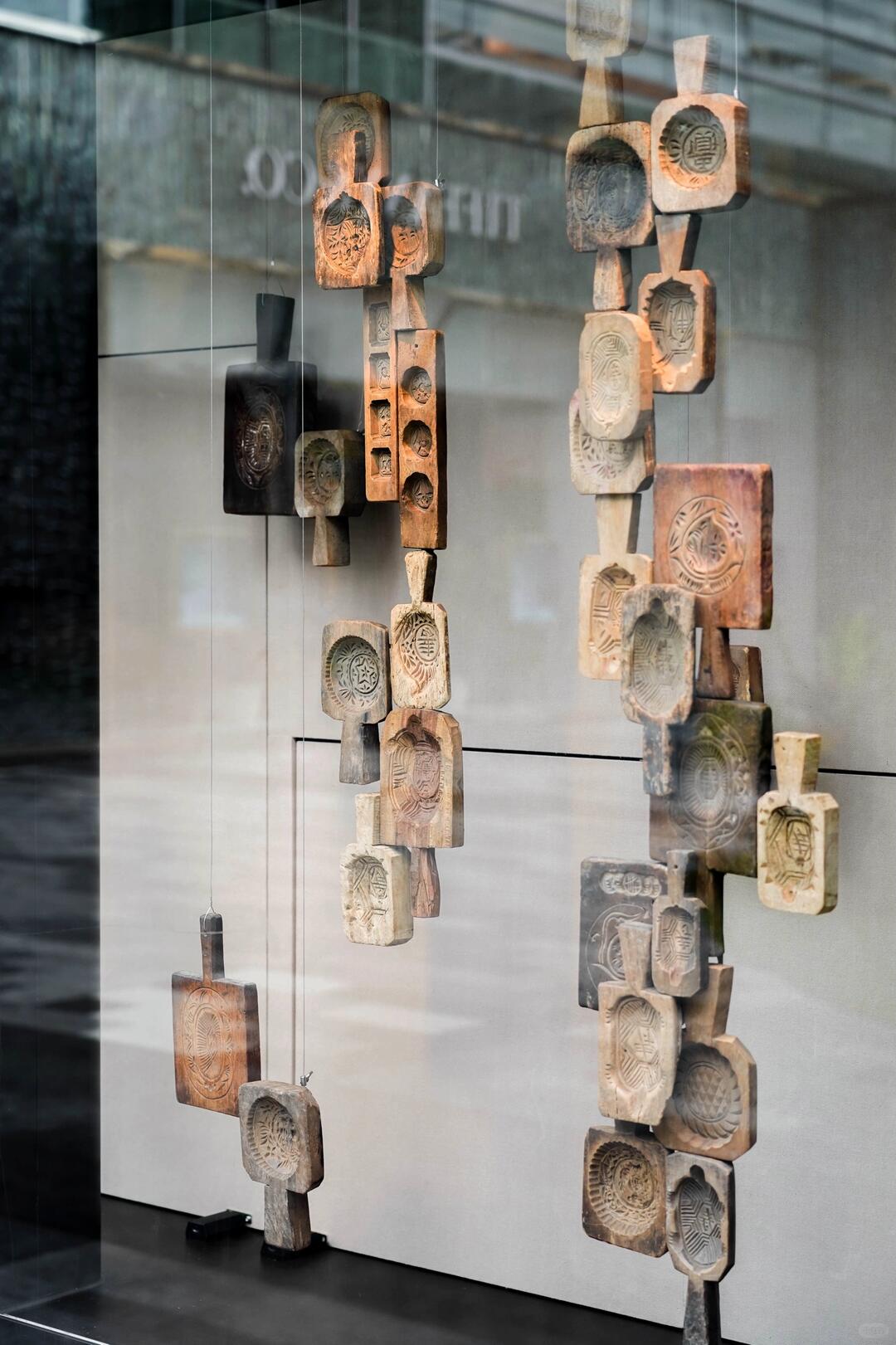 Cross-Temporal Dialogue | Lostpeach Art X Tangsuo | Window Display Installation image 3
